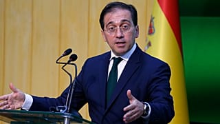 خوسيه مانويل ألباريس، وزير الخارجية الإسباني في مؤتمر صحفي في إسلام أباد، الباكستان. 