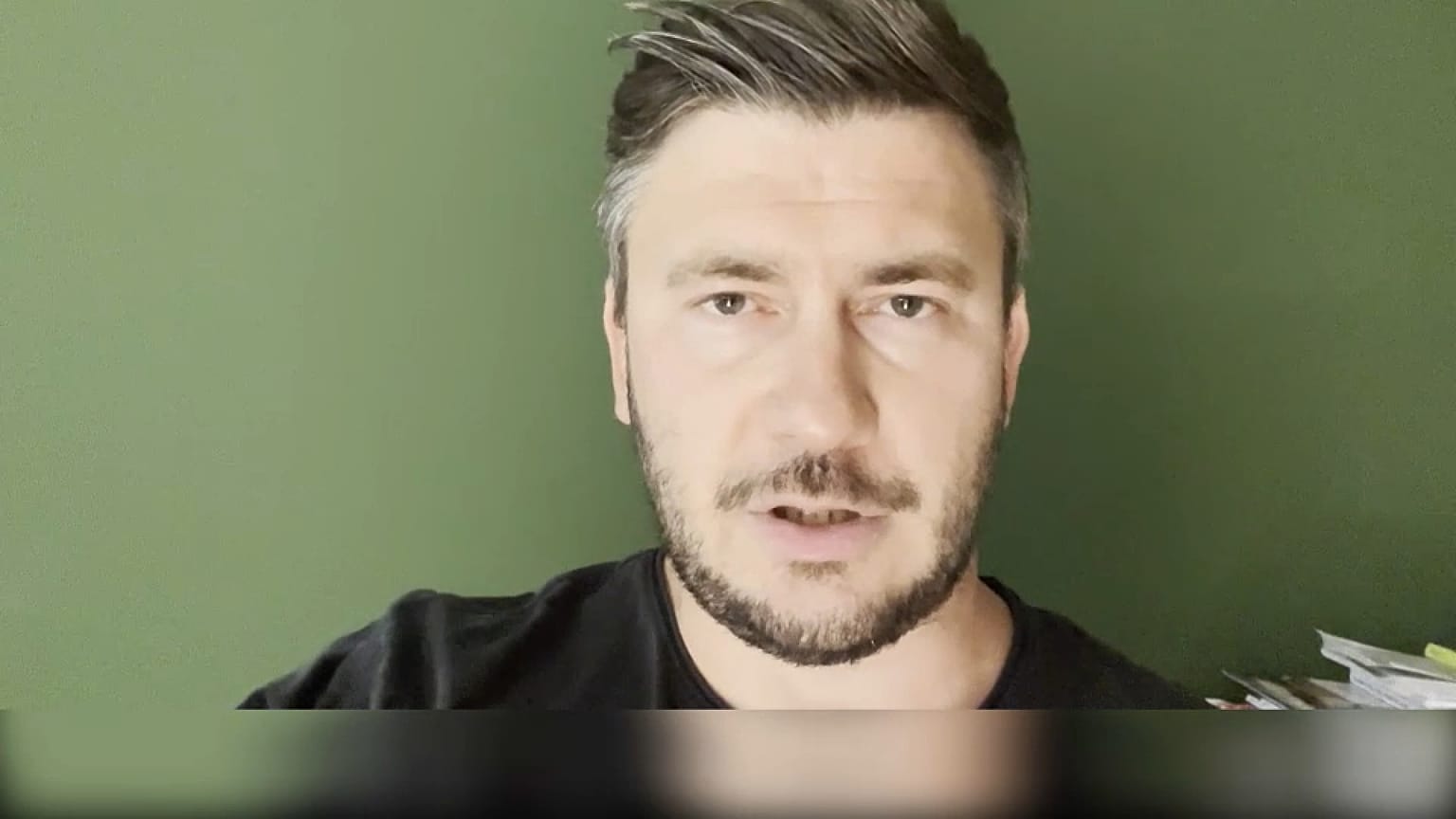 Glukhovskys während des Interviews mit Euronews (screenshot)
