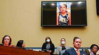 Kongresszusi meghallgatás Washingtonban - a videókivetítőn Miah Cerrillo.