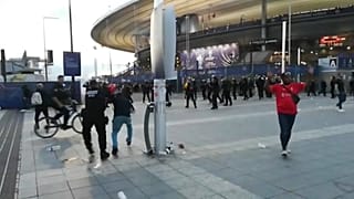 Francia culpa de los incidentes a los hinchas británicos e ignora la violencia de bandas de Saint Denis y la represión policial