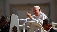 Archives : le pape François sur la Place St-Pierre de Rome - le 08/06/2022