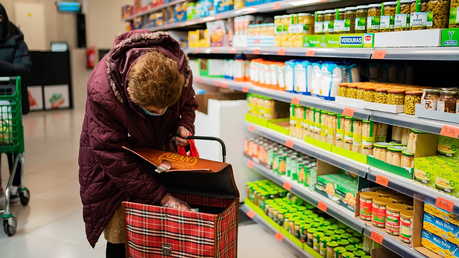 Einkaufen wird immer teurer. Vor allem Geringverdiener merken das schnell am Monatsende. 