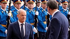 Канцлер Германии Олаф Шольц и президент Сербии Александр Вучич во время торжественной встречи в Белграде