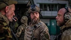Ukrainische Soldaten bei der Zigarettenpause an der Front  in Sjewjerodonezk am 8. Juni