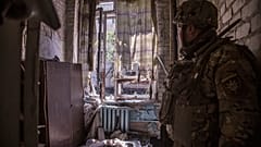 Ukrayna'nın Sieverodonetsk bölgesinde bir Ukrayna askeri