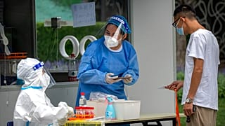 Διενέργεια διαγνωστικών τεστ για Covid-19 στο Πεκίνο