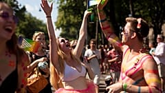 Pendant la marche des fiertés de Vienne, Autriche, le 11 juin 2022
