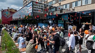Ресторан сети "Вкусно и точка" на Большой Бронной. Москва, 12 июня.