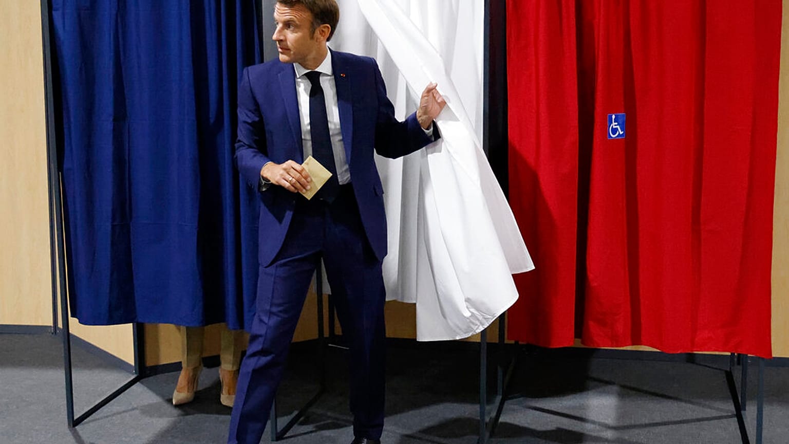 Emmanuel Macron bei der Parlamentswahl in Le Touquet in Frankreich
