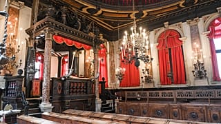 Interiores de la Sinagoga de la 'Schola' Española en Venecia, Italia, se ven en esta foto tomada el 1 de junio de 2022.