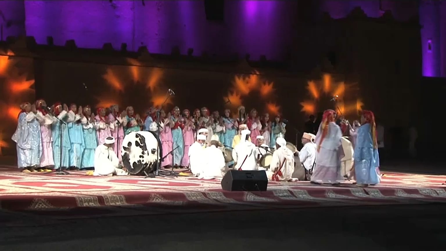 مهرجان أهواش الوطني للفن الأمازيغي  بمدينة ورزازات في المغرب. 