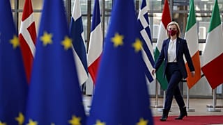 صورة أرشيفية لوزيرة الخارجية البريطانية ليز تروس داخل مقر المجلس الأوروبي في بروكسل،  4 مارس 2022.