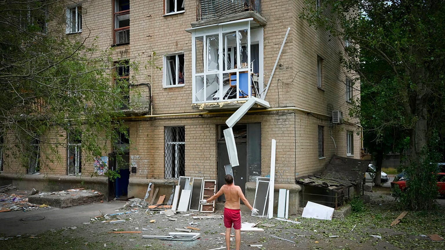 Après un bombardement russe, dans la ville de Bakhmut (région de Donetsk), le 13/06/2022