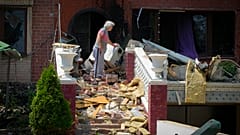 Последствия российского авиаудара по городу Бахмут в Донецкой области. 