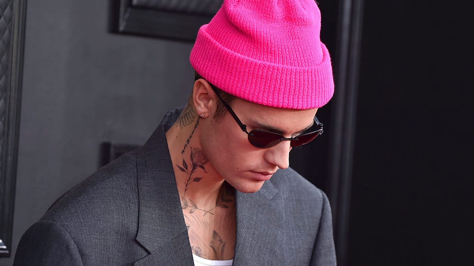 In einem Instagram-Video zeigt Bieber seinen Followern die Folgen des Ramsay-Hunt-Syndroms: Die Hälfte seines Gesichts ist gelähmt. 