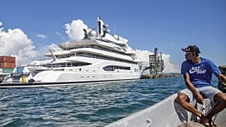 Az Amadea orosz szuperjacht a Fidzsi-szigeteken
