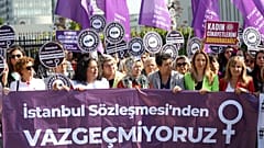 Kadınların Danıştay binası önündeki gösterisi 
