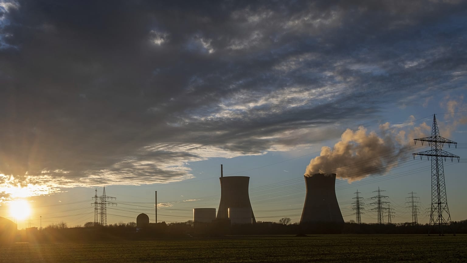 A bajorországi Gundremmingen atomerőmű hűtőtornya