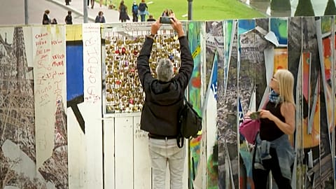 Touristen am Eiffelturm