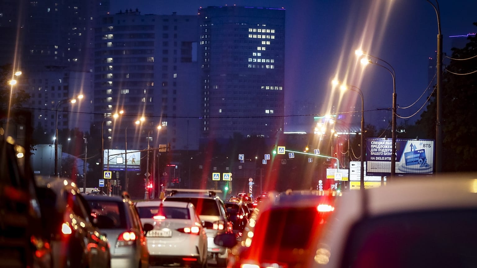 A Gazprom moszkvai székházának megvilágott ablakai a hírhedt Z betűvel