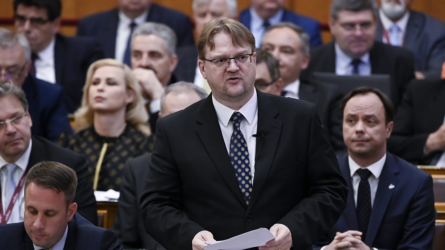 Répássy Róbert, az Igazságügyi Minisztérium parlamenti államtitkára a parlamentben