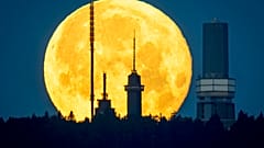 Supermond in Frankfurt am 15. Juni 2022
