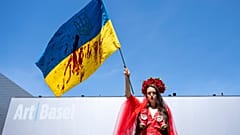 Die ukrainische Künstlerin Olesja Lesnaja und das "Chernobyl Bride Project" sind nicht Teil des offiziellen Programms der Kunstmesse.