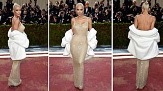 Kim Kardashian a híres ruhát viselve a Met Galán 