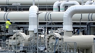 Die Pipeline Nord Stream 2 steht wegen des Ukraine-Kriegs still. Durch Nord Stream 1 fliesst nun weniger Gas.