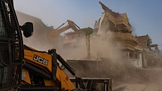 السلطات الهندية تهدم منزل الناشط جافيد أحمد في براياجراج بالهند - 12 يونيو / حزيران 2022.