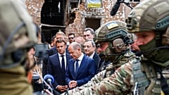 Emmanuel Macron, Olaf Scholz und Mario Draghi im zerbombten Irpin bei Kiew,