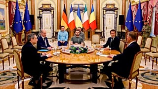 French President Emmanuel Macron, Italian Prime Minister Mario Draghi, and German Chancellor Olaf Scholz, right, meet President Zelenskyy in Kyiv, 16 June 2022