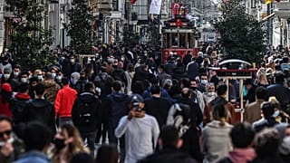 Çıplak dolaşanlar, sokakta cinsel ilişkiye girenler... Bu eylemler neden yaşanıyor?