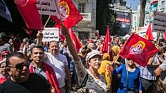 وقفة احتجاجية نظمها الاتحاد العام التونسي للشغل أمام مقره في تونس 16/06/2022