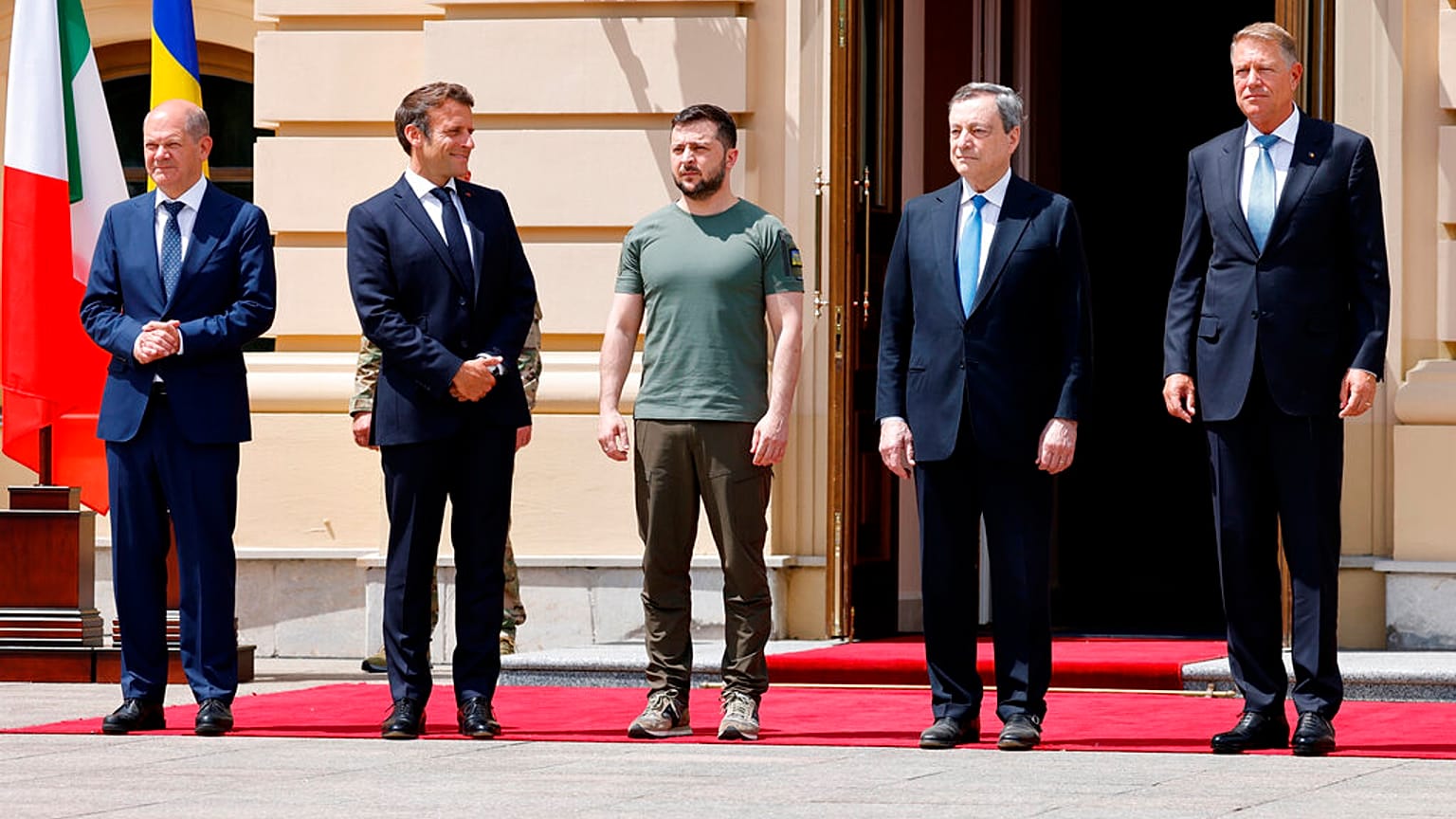 Olaf Scholz, Emmanuel Macron, Mario Draghi und Klaus Iohannis bei Wolodymyr Selenskyj in Kiew in der Ukraine