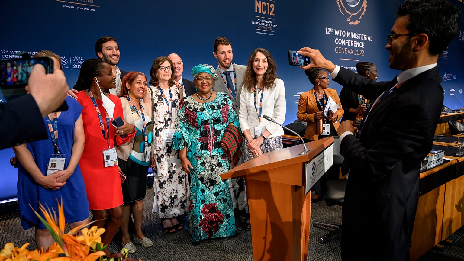  Une photo après la session de clôture d'une conférence ministérielle de l'OMC à Genève, 17 juin 2022.