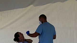 Διενέργεια τεστ ανίχνευσης του κορωνοϊού στη Λάρνακα - φώτο αρχείου