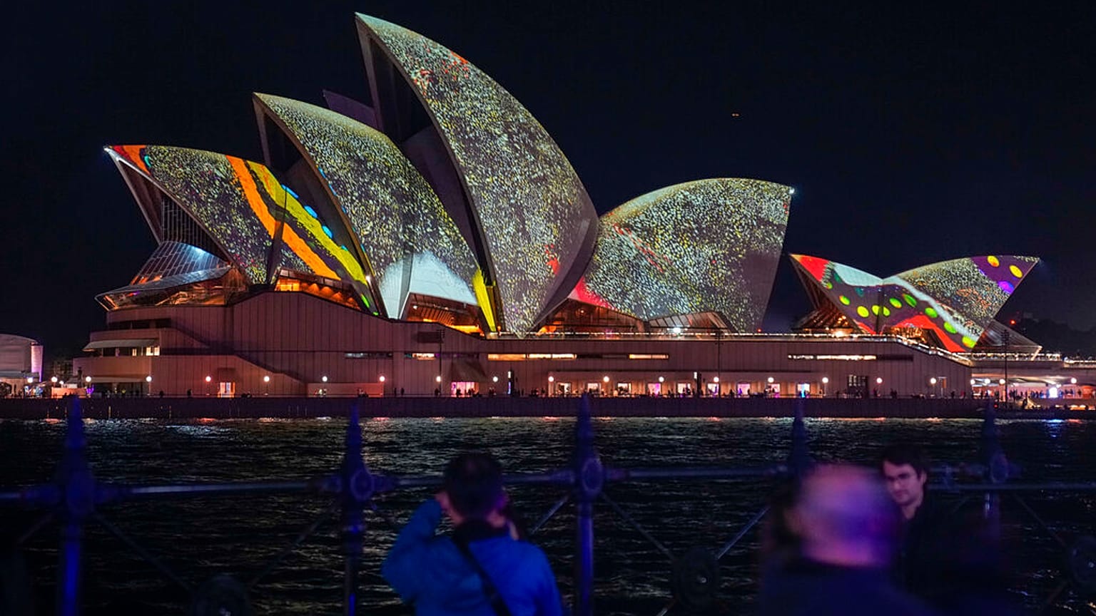 A sidney-i operaház június 2-án, a minden évben megtartott "Vivid light show"-ra kivilágítva