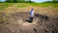 Raketenkrater in der Ukraine