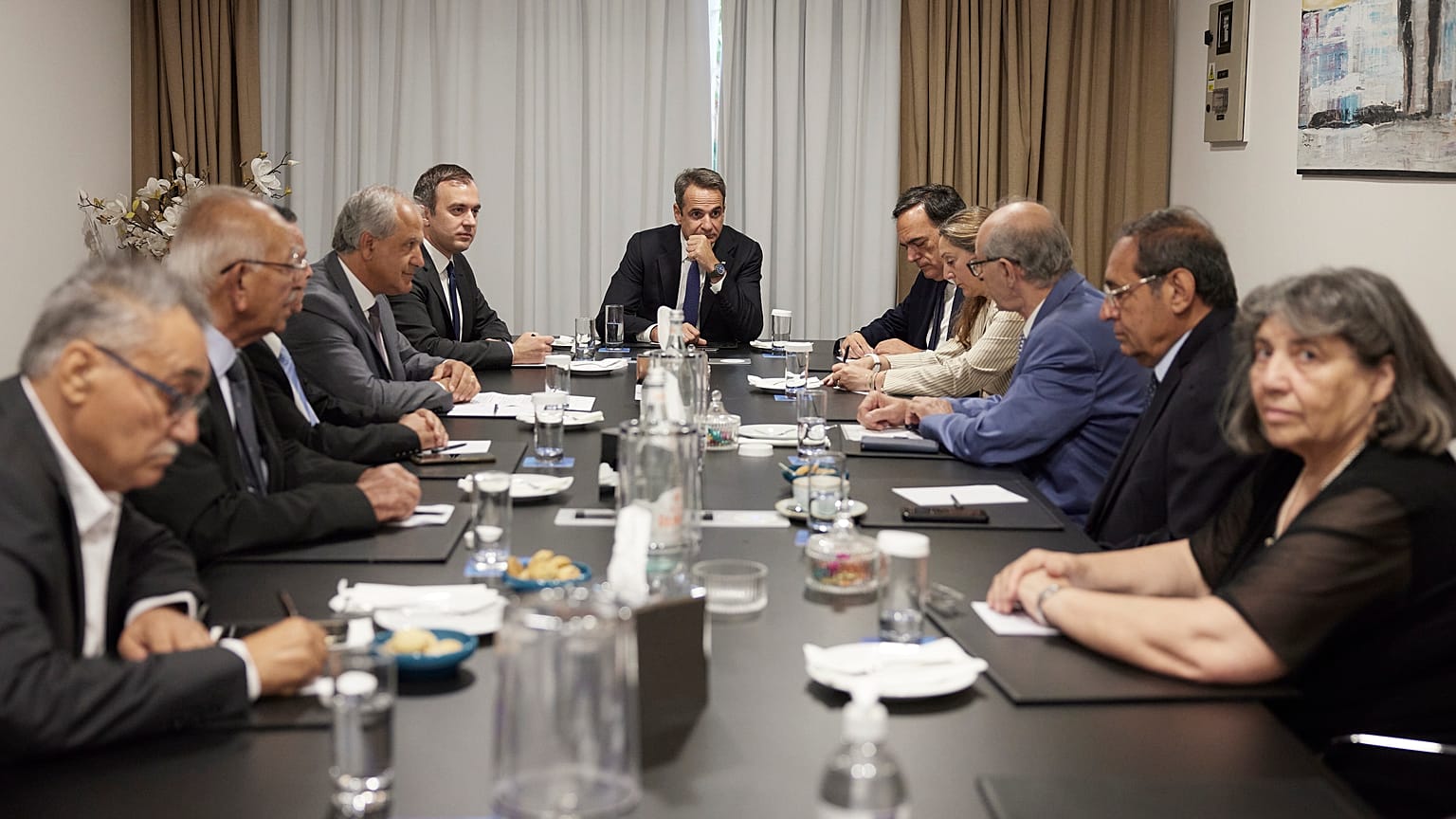 Ο Κυριάκος Μητσοτάκης με την επιτροπή Κατεχομένων