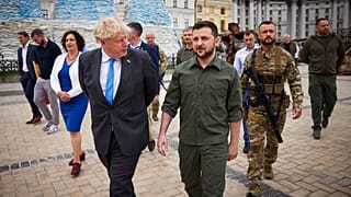 İngiltere Başbakanı Boris Johnson Ukrayna'ya sürpriz bir ziyaret düzenleyerek Cumhurbaşkanı Vladimir Zelenskiy ile görüştü