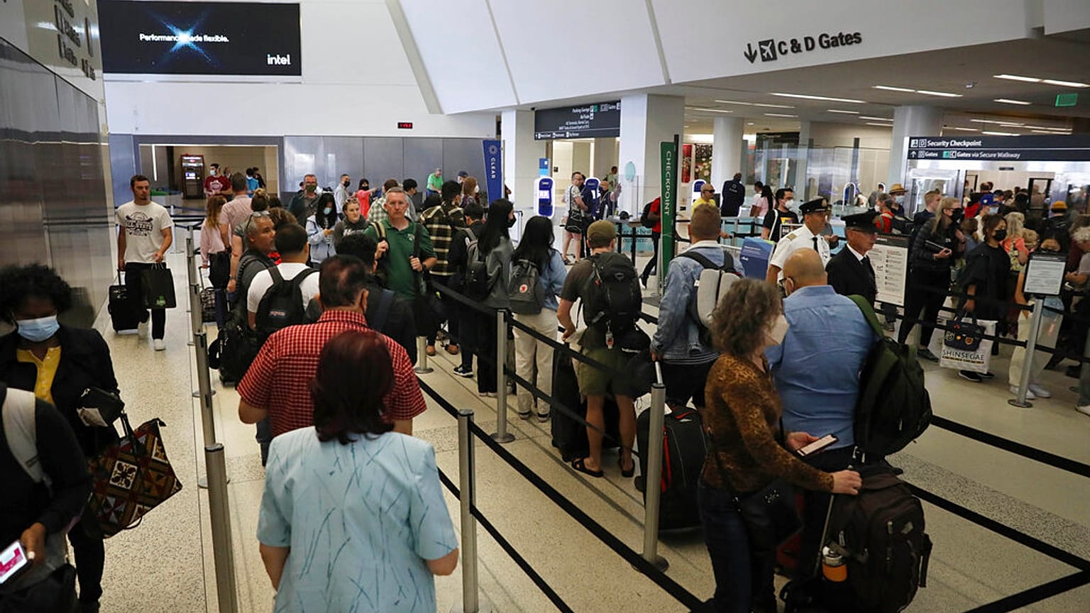Ουρές επιβατών σε αεροδρόμιο των ΗΠΑ
