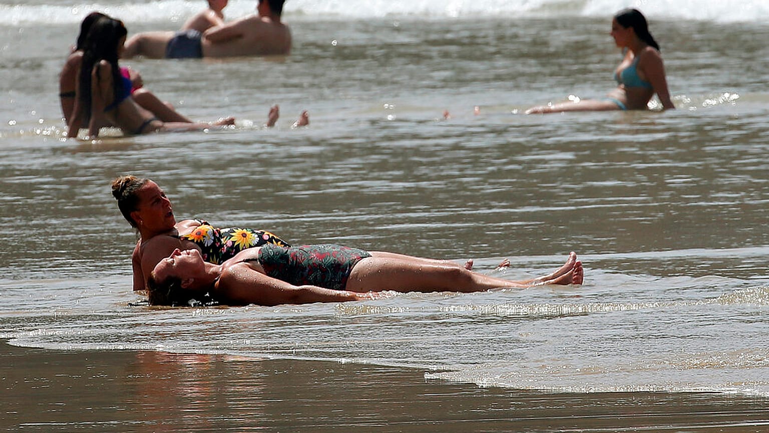 Am Strand von Biarritz an der Atlantikküste in Frankreich