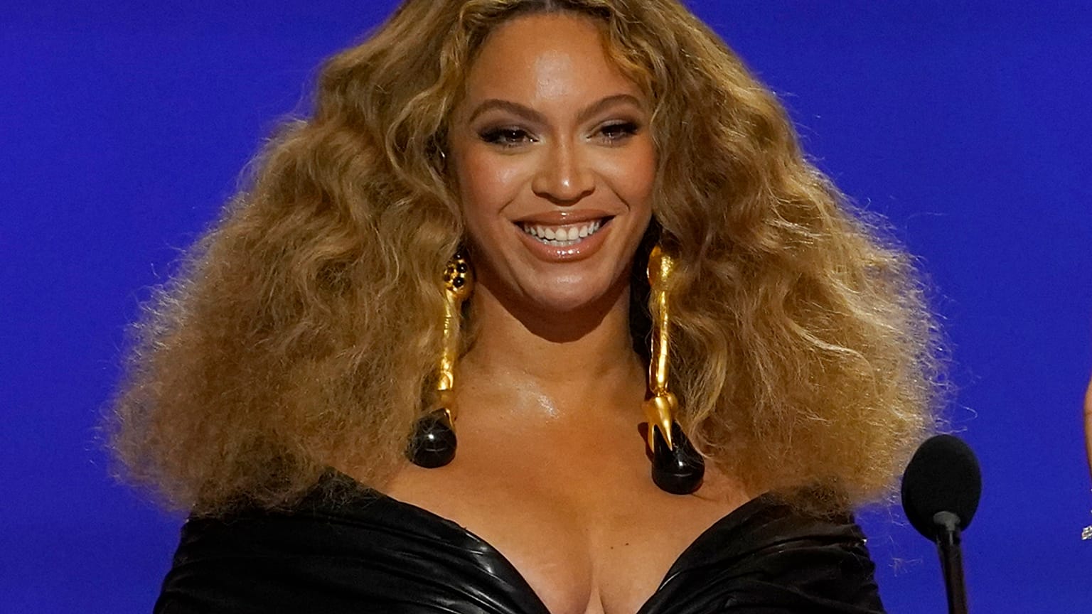 Amerikalı şarkıcı Beyonce'den yeni solo albüm müjdesi