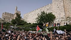 مشيعون لجنازة الشهيدة شيرين أبو عاقله في القدس. 2022/05/13