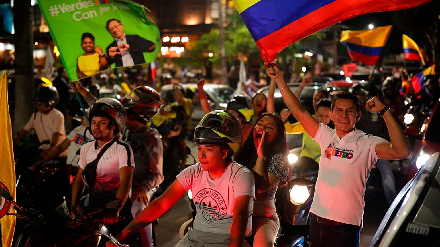 Celebraciones en las calles de Colombia tras la victoria de Gustavo Petro