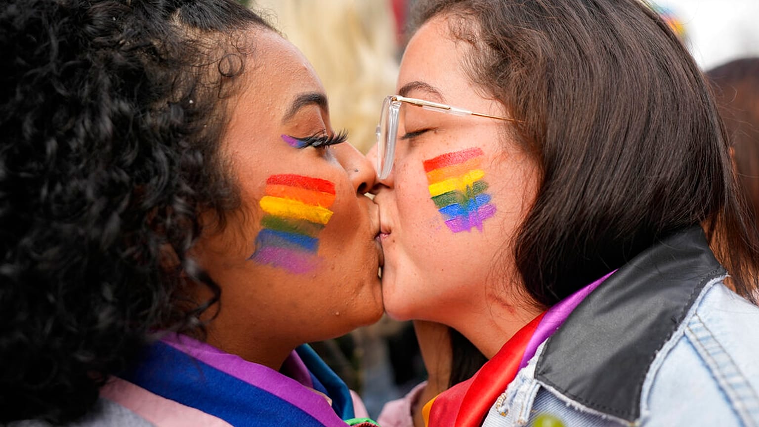 Parada LGBT+, "Vote com orgulho", São Paulo, Brasil