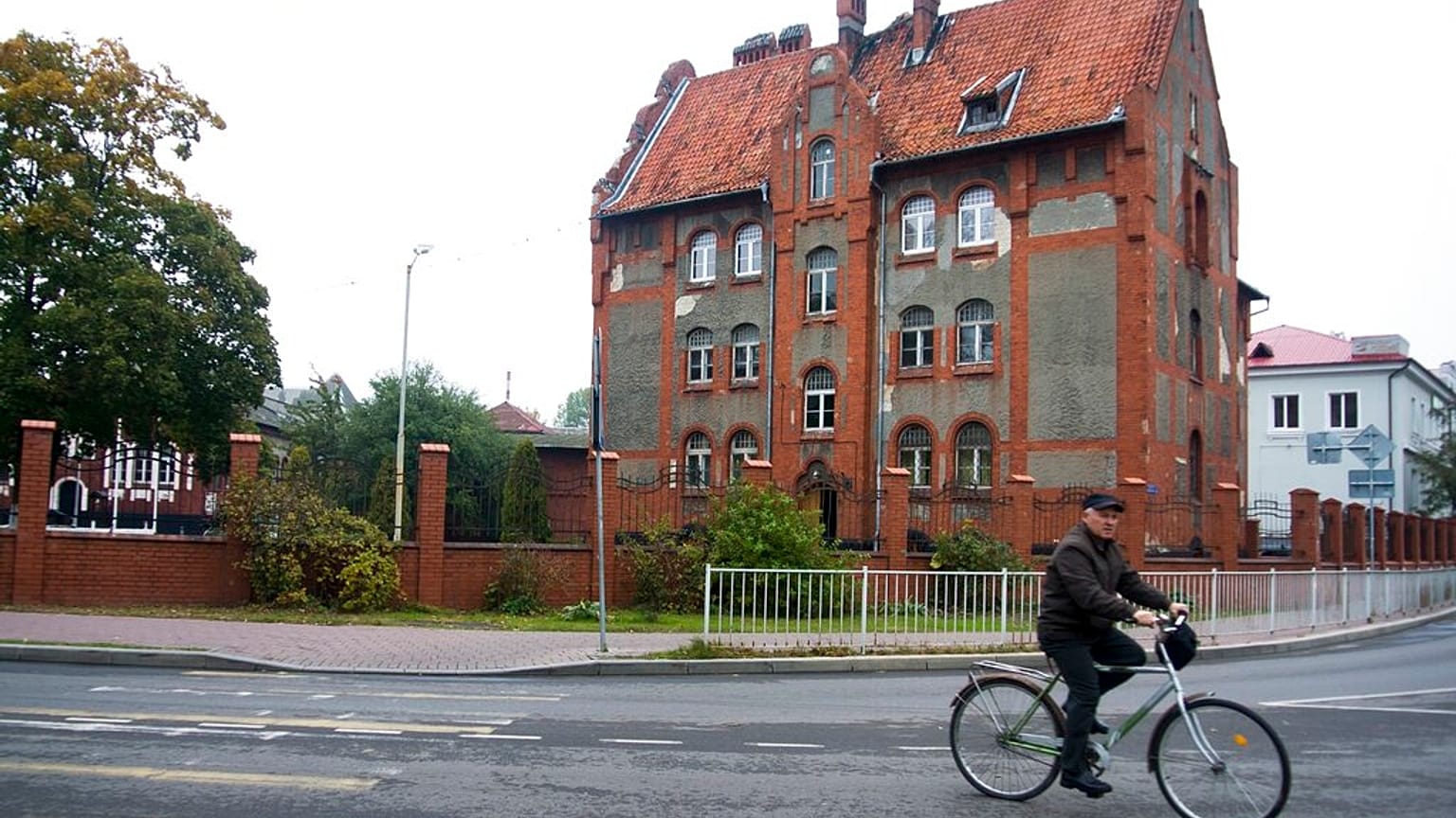 Ein Haus nach deutscher Bauart in Baltijsk (Pillau), dem Vorhafen von Kaliningrad an der Ostsee. 