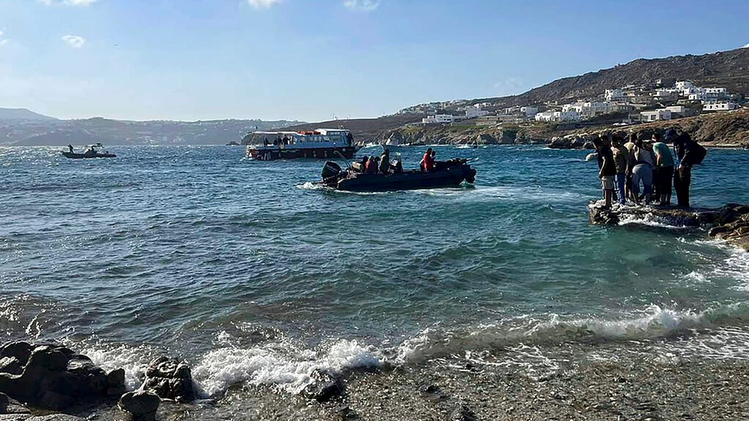 Mikonos  Adası'nda geçen yıl göçmenleri kurtarmak için yapılan arama-kurtarma operasyonu / Arşiv