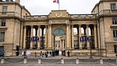 Gleich am Montag nach der Wahl besuchten die ersten neuen Abgeordnete das Parlament.